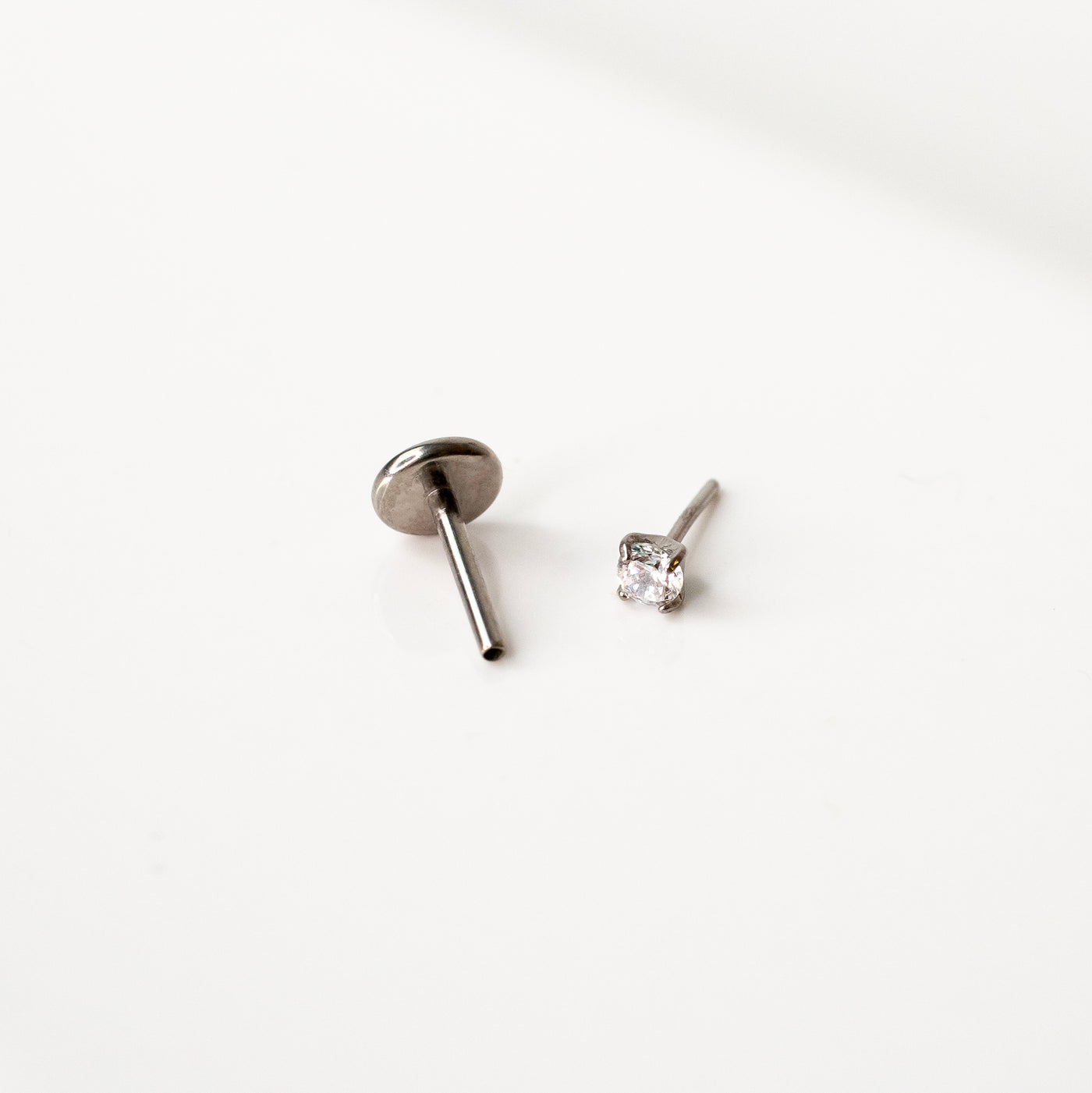 Solitaire Round Flat Back Nose Stud
