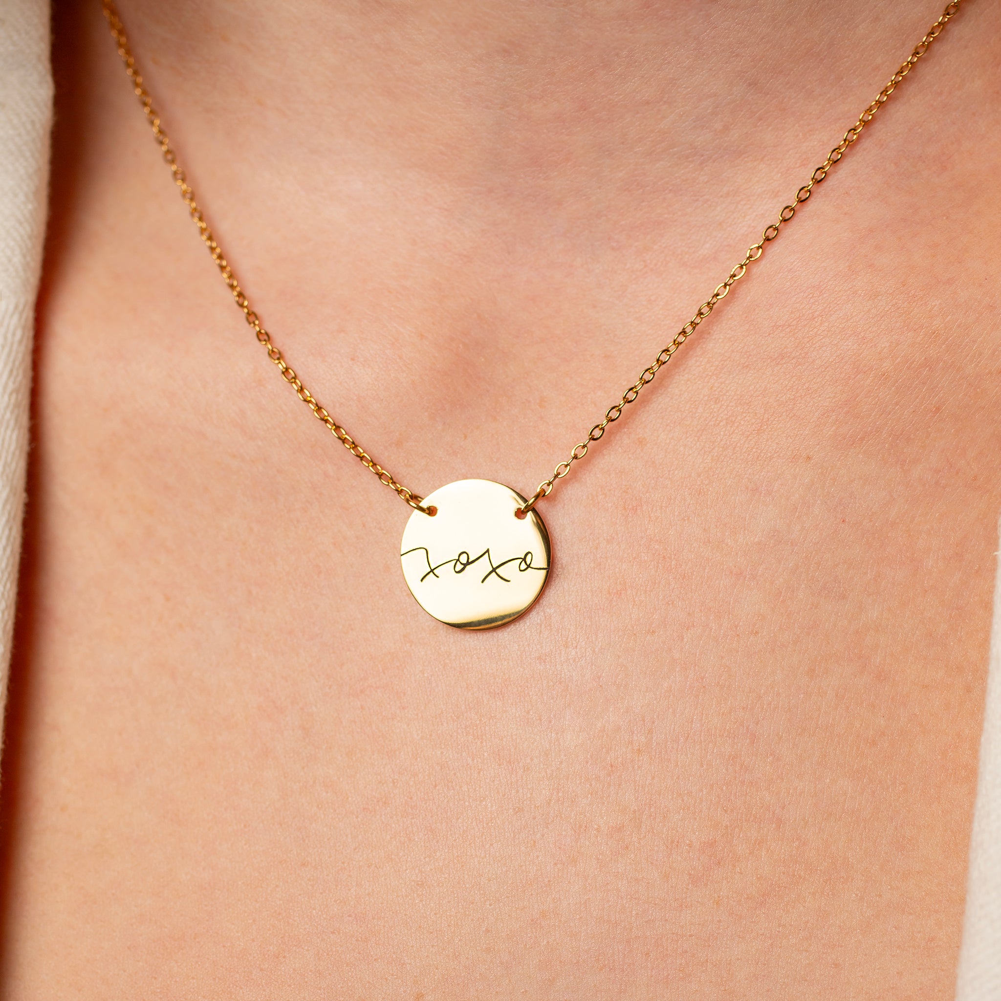 xoxo Engraved Pendant Necklace – Grayling